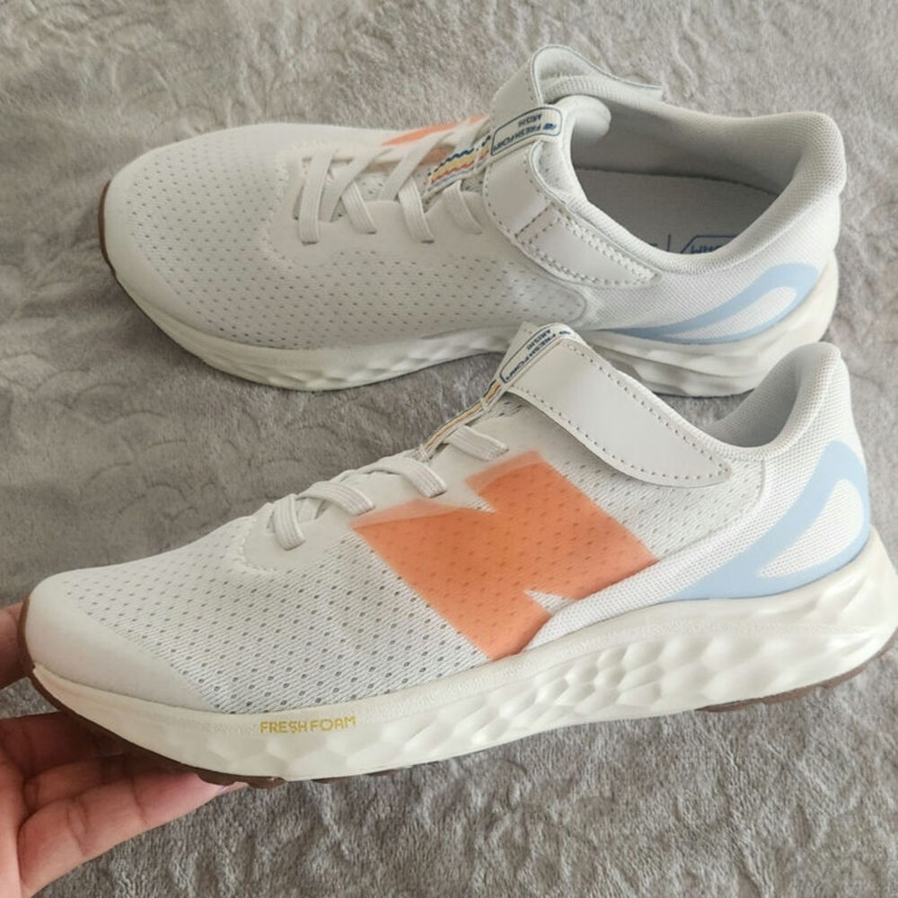 New balance Fresh Foam Arishi v4 kids running shoes size 3youth Velcro Cream